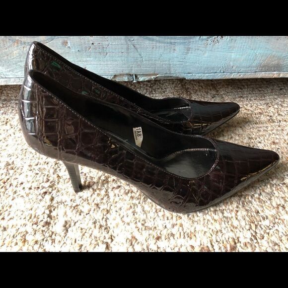 Beautiful heels by Merona in size 10. - Picture 2 of 4